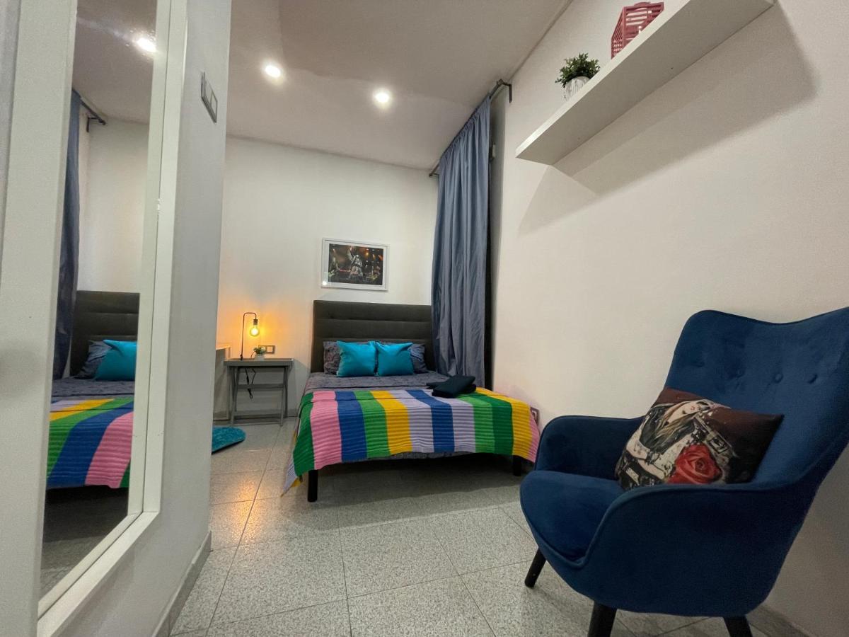 Plaza Universidad Rooms Барселона Экстерьер фото