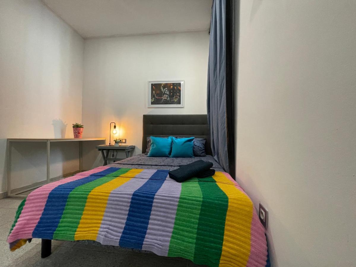 Plaza Universidad Rooms Барселона Экстерьер фото